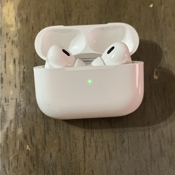 Apple White Earbud Headphones Sleek Design